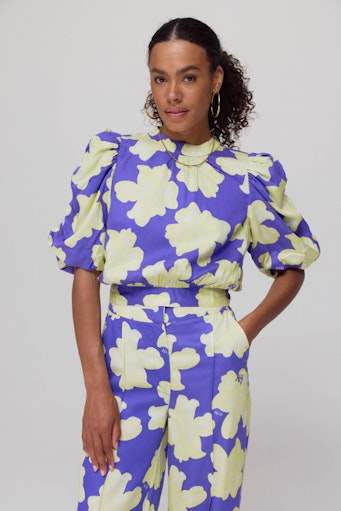 Macey top bold flower