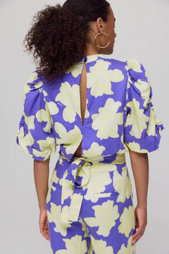 Macey top bold flower