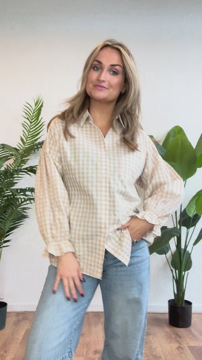 Geblokte blouse met ruffles zand
